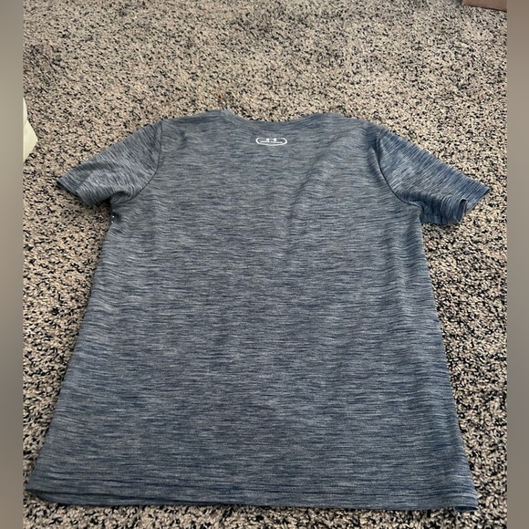 Under Armor Boy’s T-Shirt grey green Logo YL loose fit NWOT - Picture 3 of 4